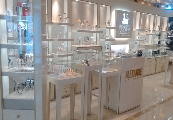 如何设计饰品展柜的格局，它的灯光可以这样搭